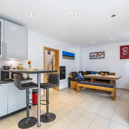 Apartamento Mit 3 Schlafzimmern *