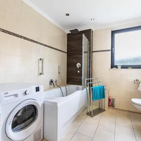 Mit 3 Schlafzimmern Apartamento Solingen