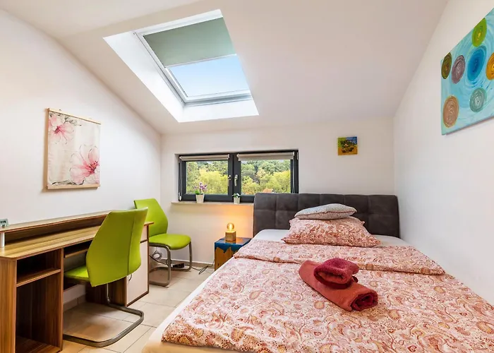 Mit 3 Schlafzimmern * Solingen