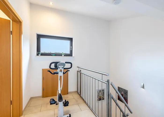 Mit 3 Schlafzimmern 公寓 *